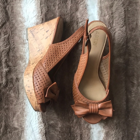 Apt. 9 Shoes - Apt. 9 Brown Wedges. Size 7